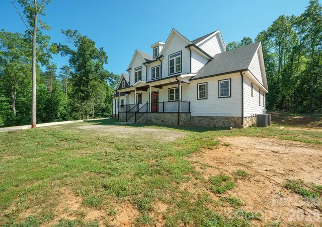 Photo 2 of Single family home for sale at 378 Walnut Tree Rd, Statesville, NC 28625 | MLS# 4412622 | Listing updated on 2026-09-01