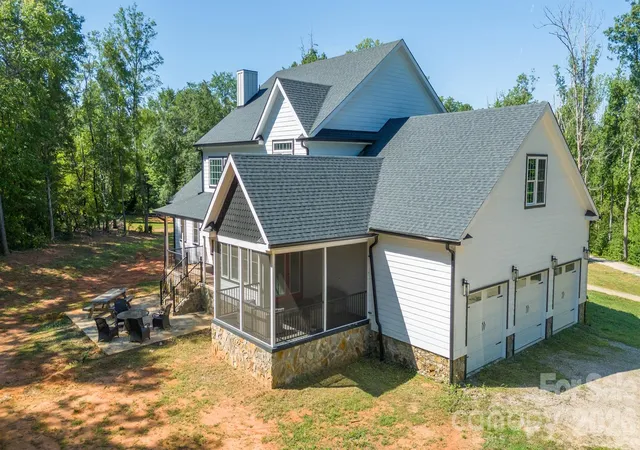 Photo 4 of Single family home for sale at 378 Walnut Tree Rd, Statesville, NC 28625 | MLS# 4412622 | Listing updated on 2026-09-01