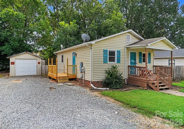 Photo 3 of Single family home for sale at 105 W Church St, Granite Quarry, NC | MLS# 4412629 | Listing updated on 2026-10-07