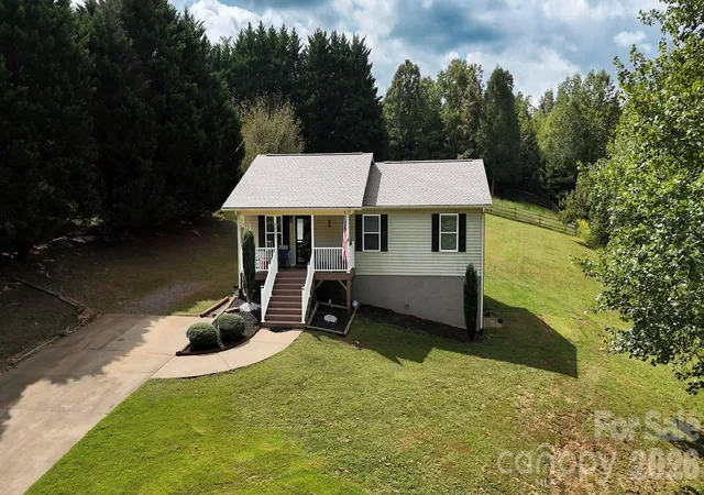 Photo 4 of Single family home for sale at 2827 Hollybrook Ln, Morganton, NC 28655 | MLS# 4412632 | Listing updated on 2026-09-21