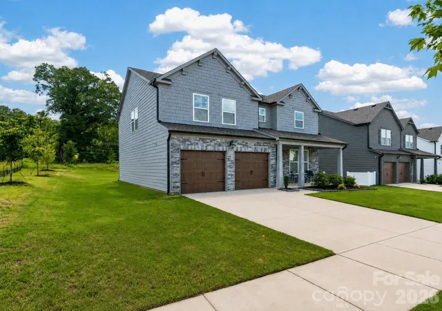Photo 2 of Single family home for sale at 14103 Belmont Greene Dr, Charlotte, NC 28213 | MLS# 4412638 | Listing updated on 2026-10-08