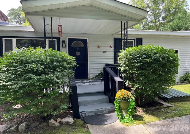 3rd image of 1323 Locust Grv Rd, Hendersonville, NC 28792 | MLS# 4412645