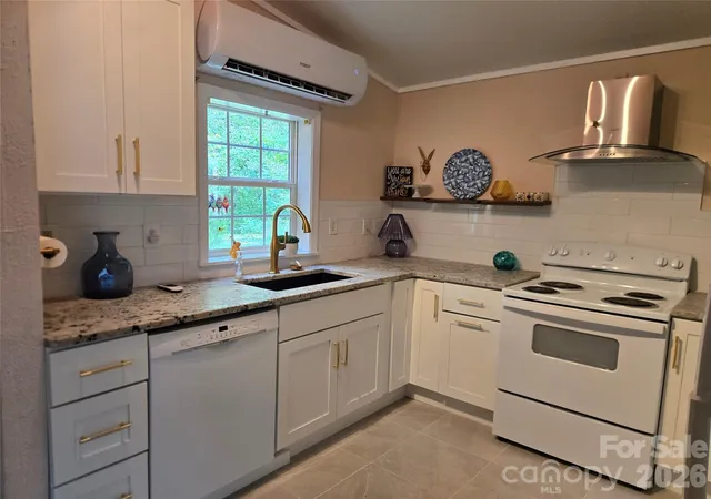 5th image of 1323 Locust Grv Rd, Hendersonville, NC 28792 | MLS# 4412645