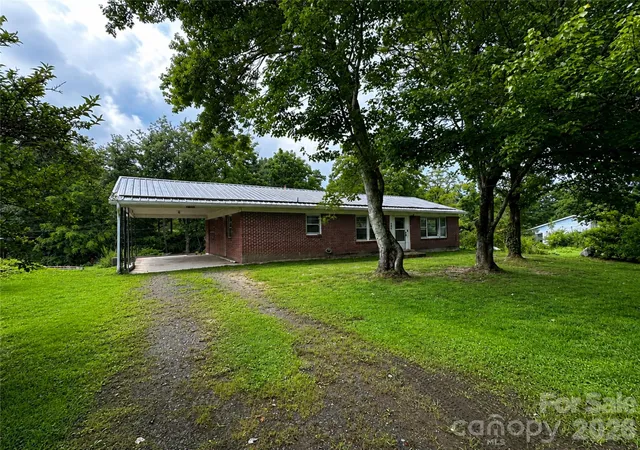 Photo 2 of Single family home for sale at 440 Us 19e Hwy, Spruce Pine, NC 28777 | MLS# 4412665 | Listing updated on 2026-09-05