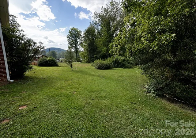 Photo 3 of Single family home for sale at 440 US 19e Hwy, Spruce Pine, NC 28777 | MLS# 4412665 | Listing updated on 2026-09-05