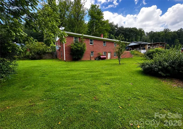 Photo 4 of Single family home for sale at 440 US 19e Hwy, Spruce Pine, NC 28777 | MLS# 4412665 | Listing updated on 2026-09-05