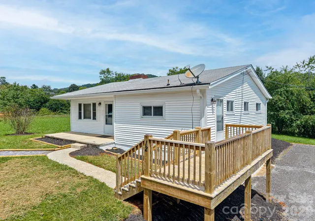 Photo 3 of Single family home for sale at 12 Baker Rd, Asheville, NC 28806 | MLS# 4412686 | Listing updated on 2026-08-09