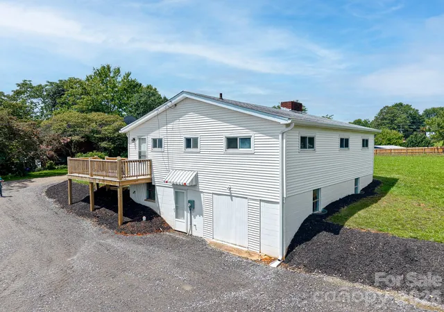 Photo 4 of Single family home for sale at 12 Baker Rd, Asheville, NC 28806 | MLS# 4412686 | Listing updated on 2026-08-09