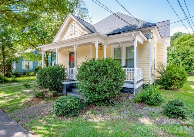 Photo 3 of Sale Pending at 316 S Race St, Statesville, NC 28677 | MLS# 4412696 | Listing updated on 2026-08-14