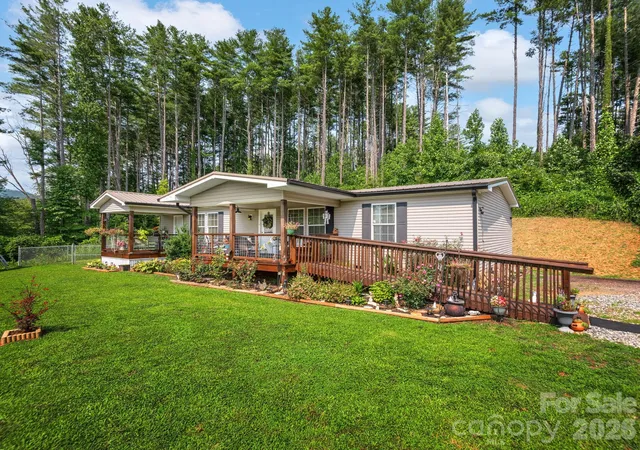 Photo 2 of Single family home for sale at 380 Green Acres Dr, Mars Hill, NC 28754 | MLS# 4412728 | Listing updated on 2026-08-13
