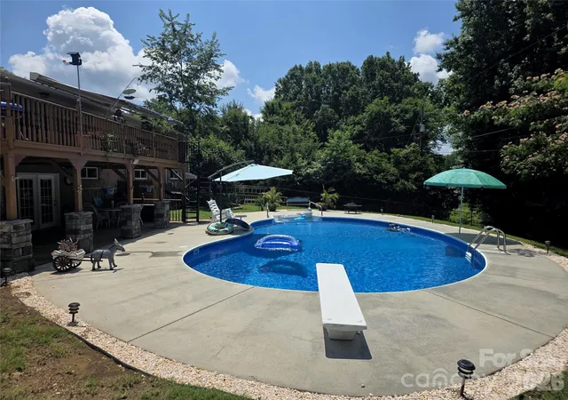 Photo 3 of Sale Pending at 2413 Wedgewood Dr, Salisbury, NC 28146 | MLS# 4412766 | Listing updated on 2026-09-19