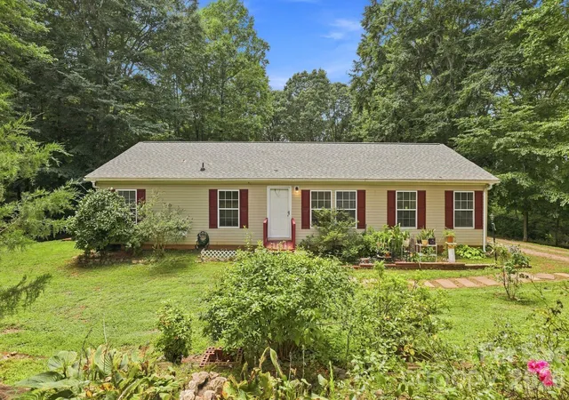Photo 1 of Single family home for sale at 175 Riverfield Dr, Statesville, NC 28625 | MLS# 4412782 | Listing updated on 2026-09-21