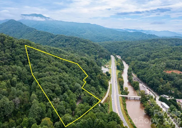 Photo 2 of Single family home for sale at 210 Sunset Farm Rd, Whittier, NC 28789 | MLS# 4412792 | Listing updated on 2026-08-18
