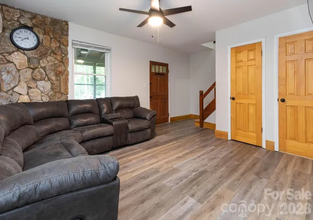 Photo 4 of Single family home for sale at 210 Sunset Farm Rd, Whittier, NC 28789 | MLS# 4412792 | Listing updated on 2026-08-18