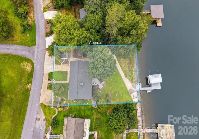 Photo 4 of Single family home for sale at 220 Lakeshore Ln, Taylorsville, NC 28681 | MLS# 4412796 | Listing updated on 2026-08-28