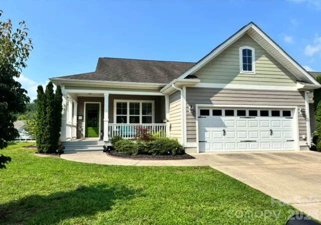 Photo 1 of Single family home for sale at 30 Rose Point Dr, Leicester, NC 28748 | MLS# 4412808 | Listing updated on 2026-10-15