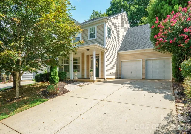 Photo 2 of Single family home for sale at 17916 Caldwell Trak Dr, Cornelius, NC 28031 | MLS# 4412811 | Listing updated on 2026-10-07