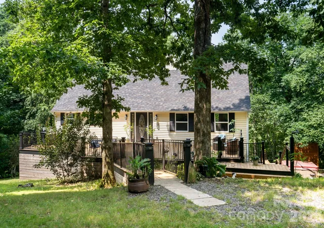 Photo 4 of Single family home for sale at 219 Echo Mountain View Rd, Fairview, NC 28730 | MLS# 4412812 | Listing updated on 2026-10-04