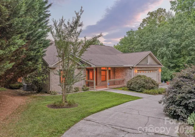 Photo 1 of Single family home for sale at 5 Kari Cir, Candler, NC 28715 | MLS# 4412820 | Listing updated on 2026-10-04