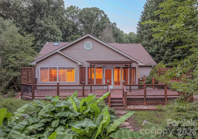 Photo 3 of Single family home for sale at 5 Kari Cir, Candler, NC 28715 | MLS# 4412820 | Listing updated on 2026-10-04
