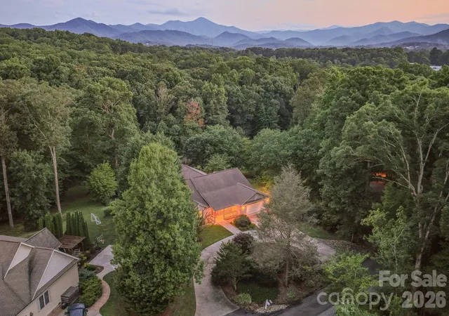 Photo 3 of Single family home for sale at 5 Kari Cir, Candler, NC 28715 | MLS# 4412820 | Listing updated on 2026-10-04