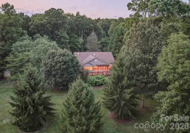 Photo 4 of Single family home for sale at 5 Kari Cir, Candler, NC 28715 | MLS# 4412820 | Listing updated on 2026-10-04