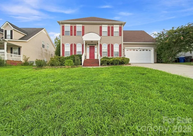 Photo 3 of Single family home for sale at 2415 Sweetbriar Ln, Rock Hill, SC 29732 | MLS# 4412828 | Listing updated on 2026-08-28