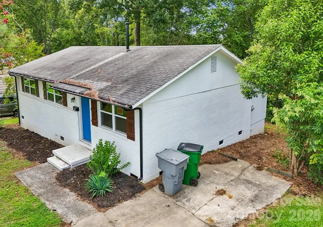 Photo 2 of Single family home for sale at 2545 Abelwood Rd, Charlotte, NC 28216 | MLS# 4412842 | Listing updated on 2026-09-07