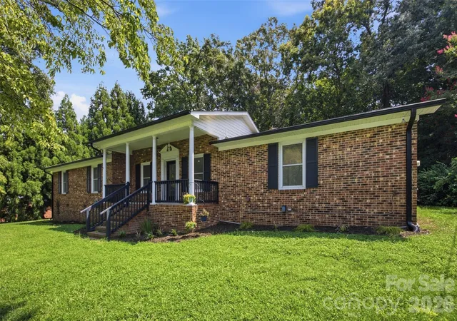 1st image of 806 Danbrook Cir, Lincolnton, NC 28092 | MLS# 4412855