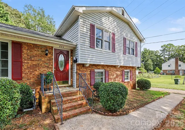2nd image of 834 Applegate Ct, Gastonia, NC 28054 | MLS# 4412857