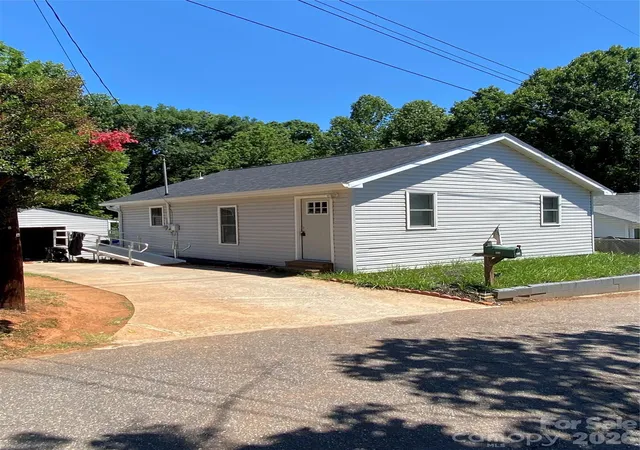 Photo 1 of Single family home for sale at 604 Peden St, North Wilkesboro, NC 28659 | MLS# 4412880 | Listing updated on 2026-08-11