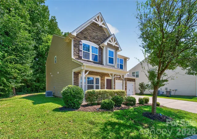 Photo 3 of Single family home for sale at 2512 Viburnum Ct, Charlotte, NC 28215 | MLS# 4412884 | Listing updated on 2026-09-19