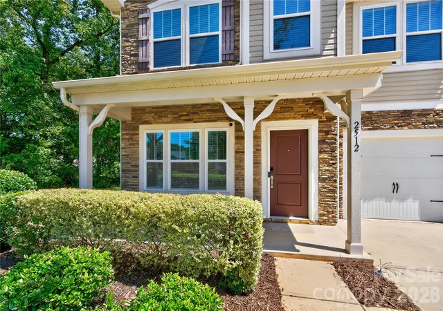 Photo 4 of Single family home for sale at 2512 Viburnum Ct, Charlotte, NC 28215 | MLS# 4412884 | Listing updated on 2026-09-19