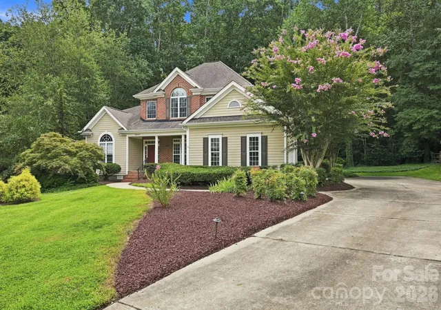 Photo 2 of Sale Pending at 20605 Autumn Breeze Ct, Cornelius, NC 28031 | MLS# 4412886 | Listing updated on 2026-08-15