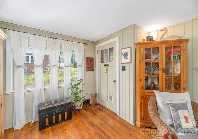 Photo 3 of Single family home for sale at 21 Lincoln Ave, Asheville, NC 28803 | MLS# 4412892 | Listing updated on 2026-10-07