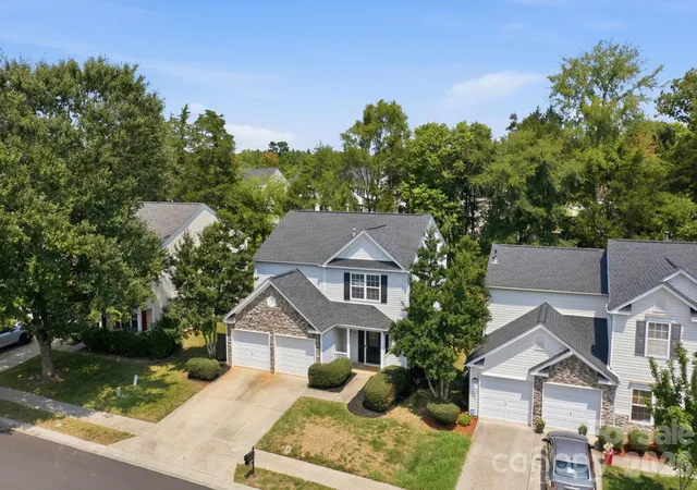 image of 10404 Haddington Dr Nw, Charlotte, NC 28269 | MLS# 4412907