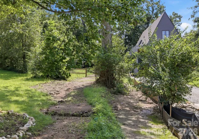 3rd image of 50 Alclare Ct, Asheville, NC 28804 | MLS# 4412914