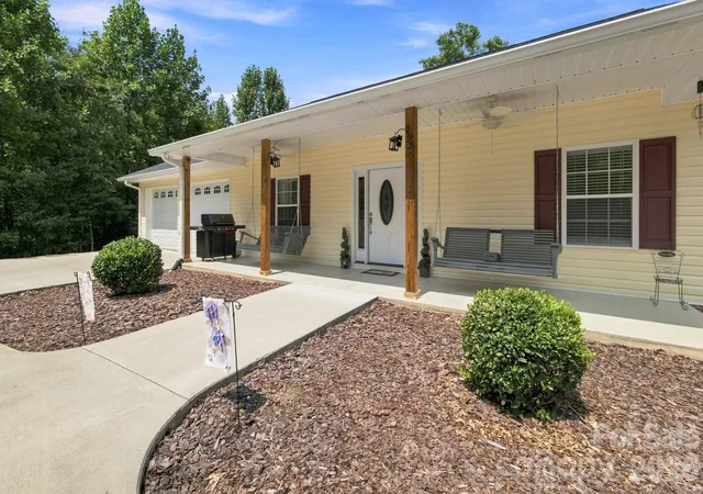 Photo 3 of Single family home for sale at 295 Idlewood Dr, Marion, NC 28752 | MLS# 4412940 | Listing updated on 2026-08-14