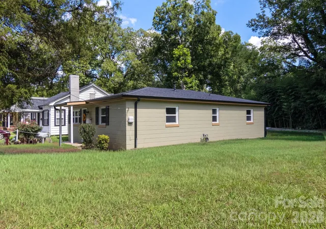 Photo 3 of Single family home for sale at 931 Reliance St, Charlotte, NC 28208 | MLS# 4412945 | Listing updated on 2026-10-09