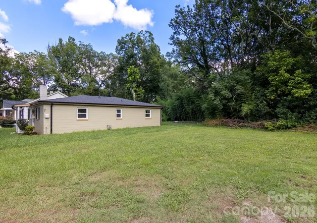 Photo 3 of Single family home for sale at 931 Reliance St, Charlotte, NC 28208 | MLS# 4412945 | Listing updated on 2026-10-29