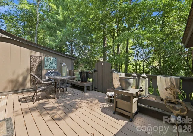 2nd image of 98 Laurelwood Cir W, Hendersonville, NC 28791