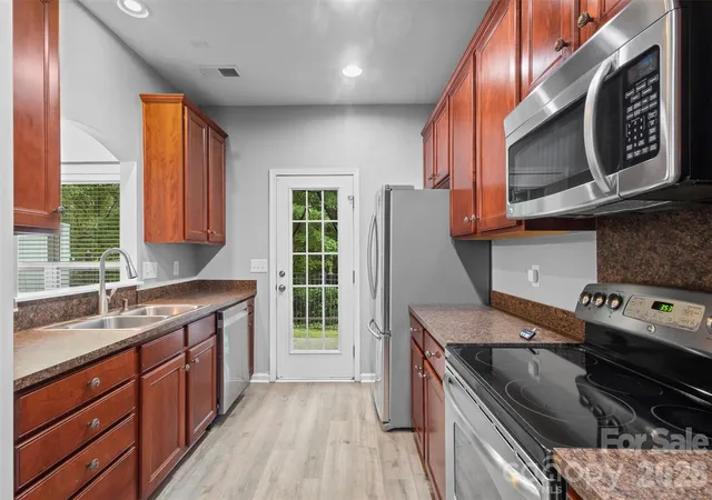 5th image of 4707 Craigmoss Ln, Charlotte, NC 28278 | MLS# 4412951