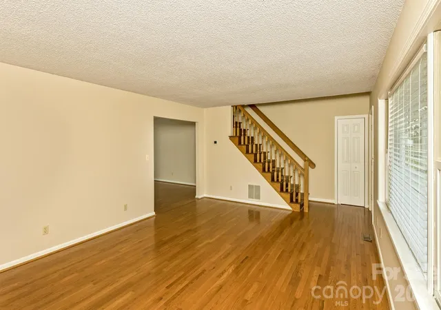 Photo 4 of Single family home for sale at 47 Cane Crk Cir, Fairview, NC 28730 | MLS# 4412959 | Listing updated on 2026-08-20