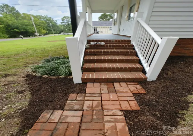 Photo 4 of Single family home for sale at 700 Harmon Rd, Kings Mountain, NC 28086 | MLS# 4412965 | Listing updated on 2026-09-17
