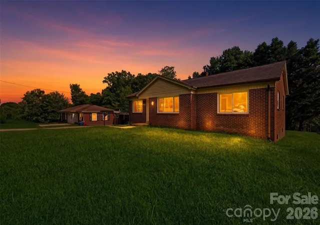 3rd image of 2262 9Th Avenue Dr Ne, Hickory, NC 28601 | MLS# 4412974
