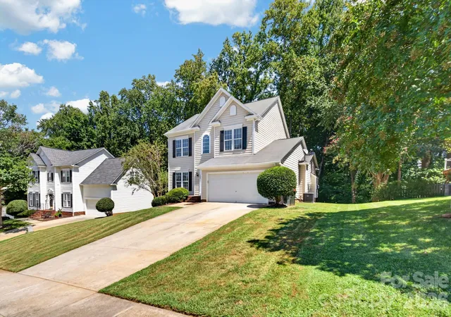 Photo 1 of Single family home for sale at 728 Knightswood Rd, Fort Mill, SC 29708 | MLS# 4412994 | Listing updated on 2026-09-30