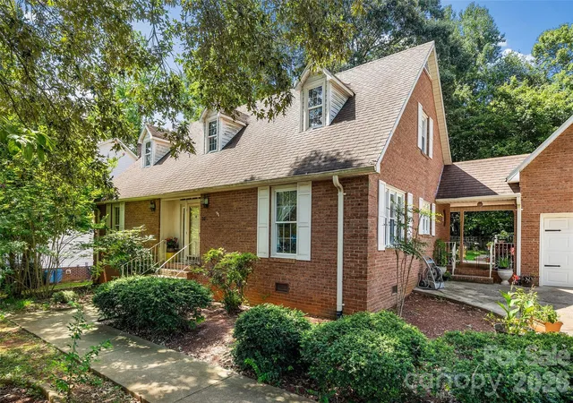 Photo 3 of Single family home for sale at 208 Eastwood Dr, Salisbury, NC 28146 | MLS# 4413019 | Listing updated on 2026-09-07