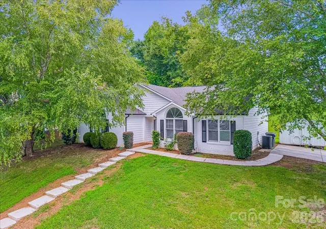 3rd image of 8012 Cadmium Ct, Charlotte, NC 28215 | MLS# 4413036