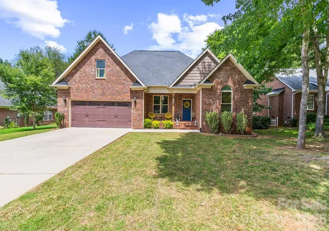 Photo 1 of Single family home for sale at 142 Bald Cypress Ln, Mooresville, NC 28115 | MLS# 4413039 | Listing updated on 2026-09-05