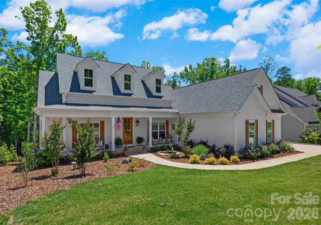 Photo 1 of Single family home for sale at 662 Sandbar Point, Clover, SC 29710 | MLS# 4413041 | Listing updated on 2026-09-04